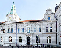 Das Bild zeigt das alte Rathaus in Wattenscheid. Dort befindet sich der Jobcenter-Standort Wattenscheid. Hierhin kommen die Menschen aus Wattenscheid, die Leistungen des Jobcenters beziehen.